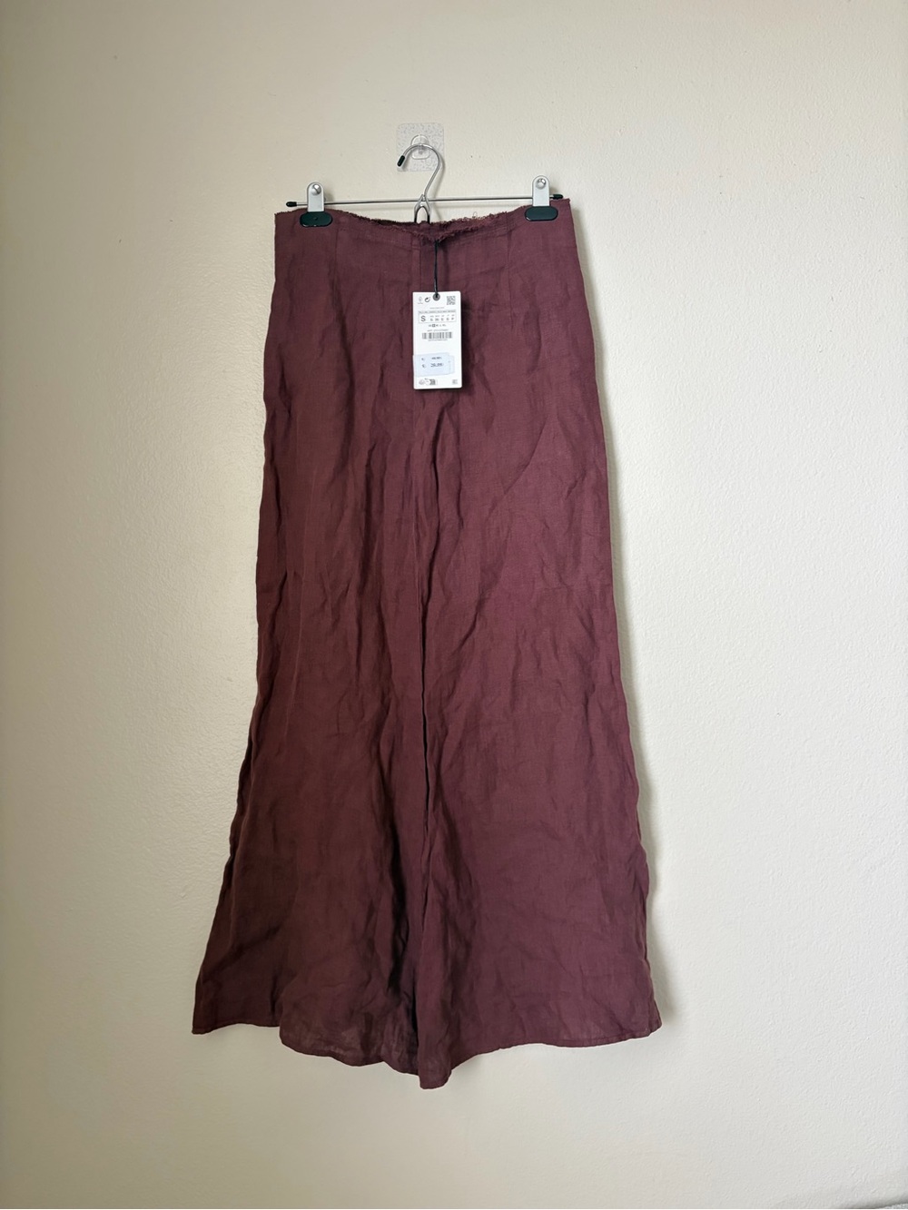 NEW Zara Womenβs Linen Maxi Skirt in Deep Burgundy